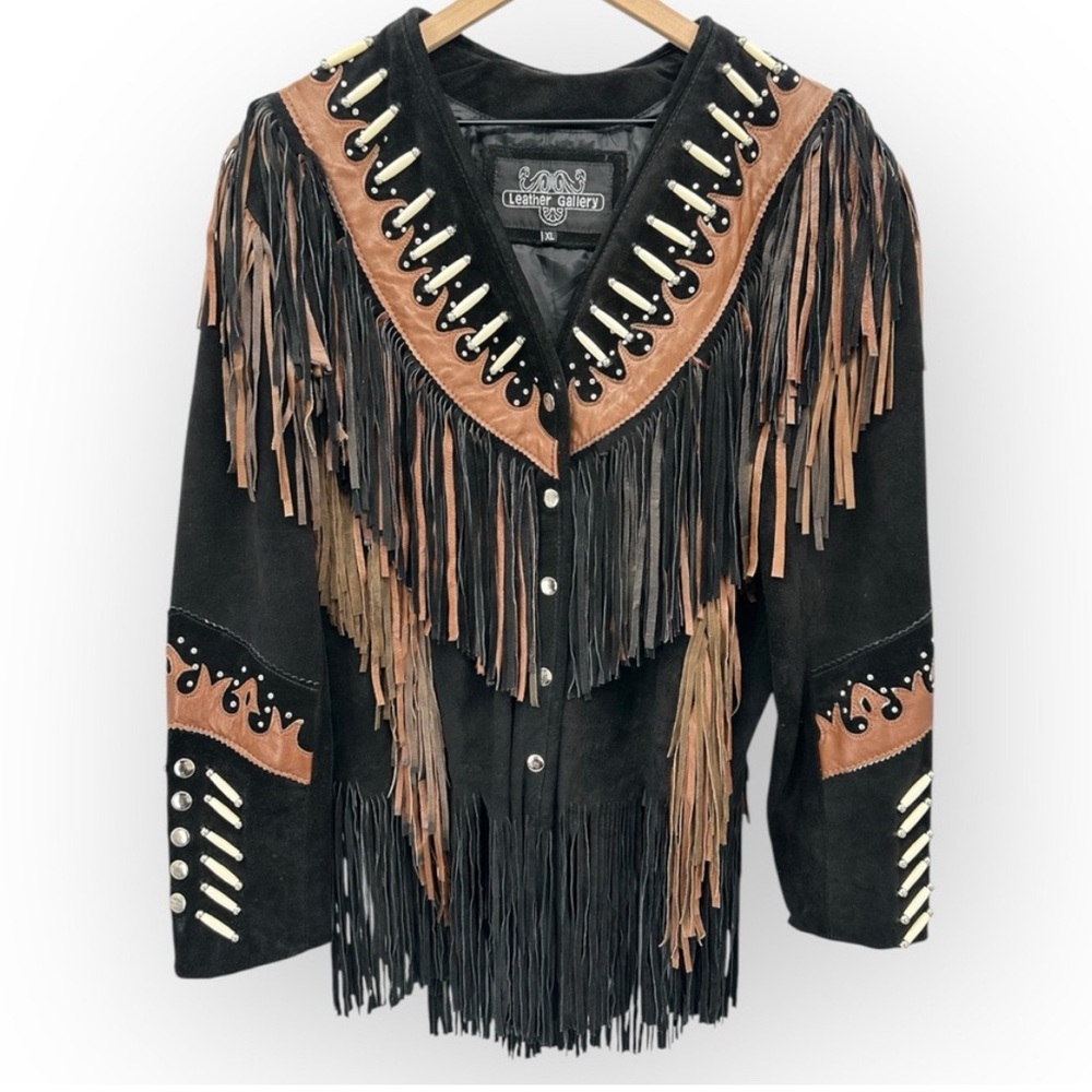 Leather Gallery Size Lg, Woman’s Leather jacket with fringe. High quality!